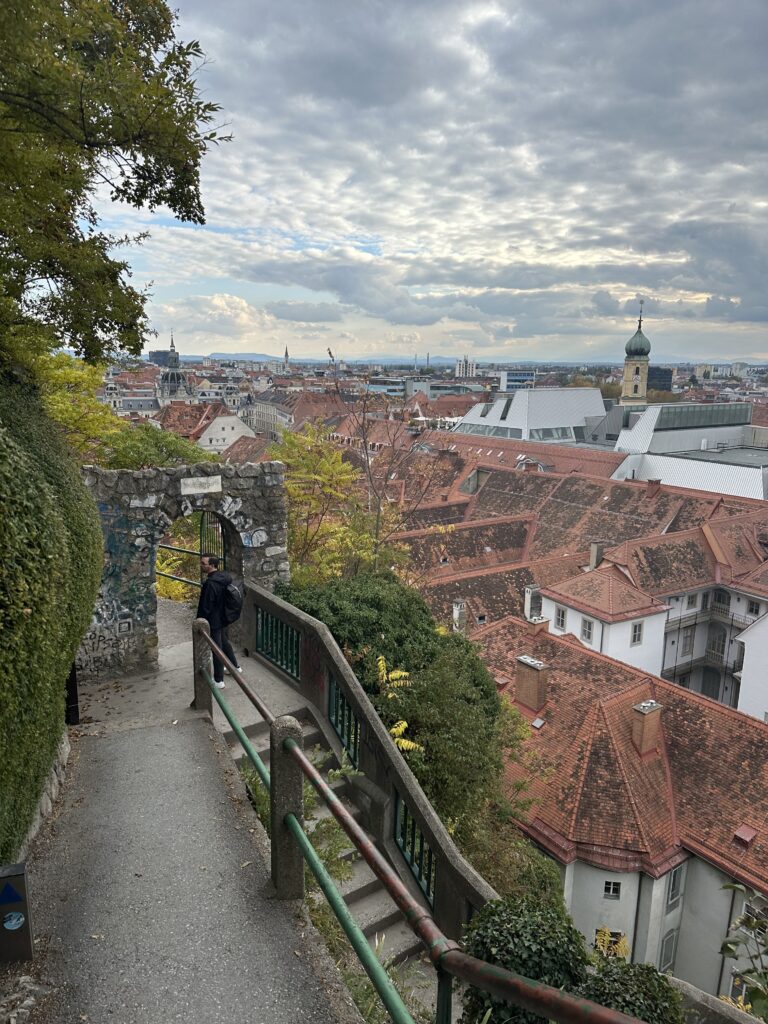 Ausblick auf Graz von der Schlossbergstiege
