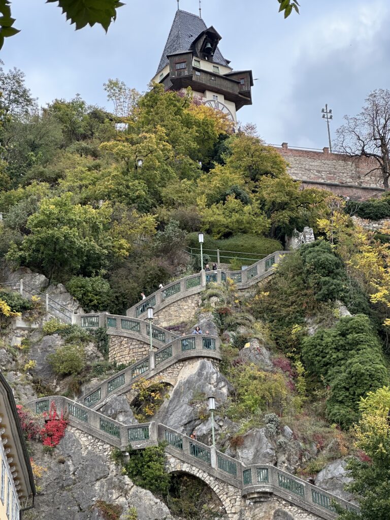 Der Uhrturm Graz gleich oberhalb der Schlossbergstiege